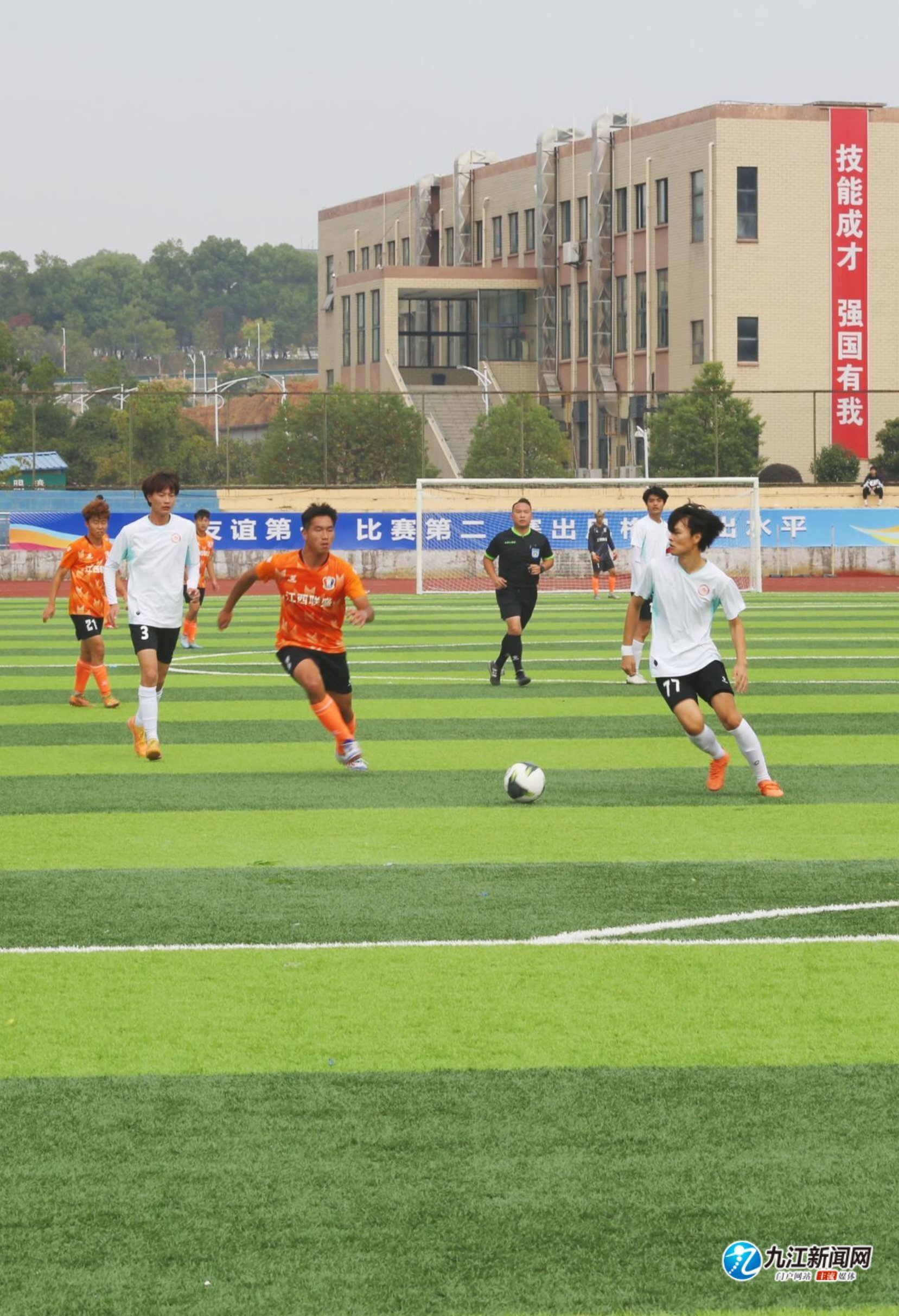 游客们将体 游客们将体