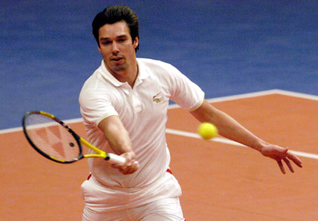 曾多次击败 曾多次击败