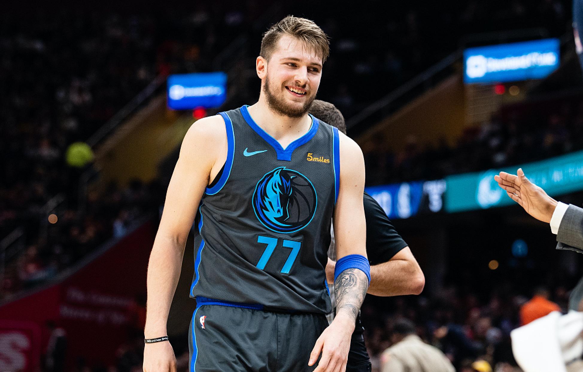 足球评论节 足球评论节